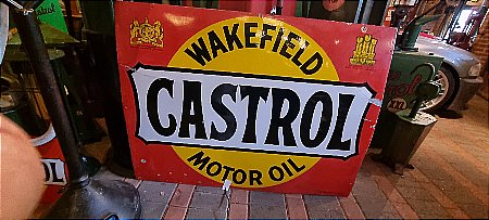 CASTROL 4FT X 3FT ENAMEL SIGN - click to enlarge