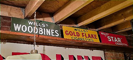 WILLS STAR CIGARETTES (Red) - click to enlarge